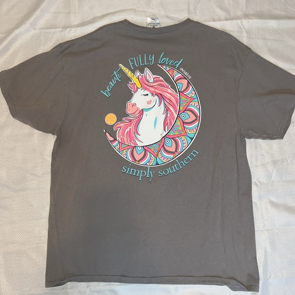WOMENS SIMPLY SOUTHERN GRAY TEE SIZE XL.